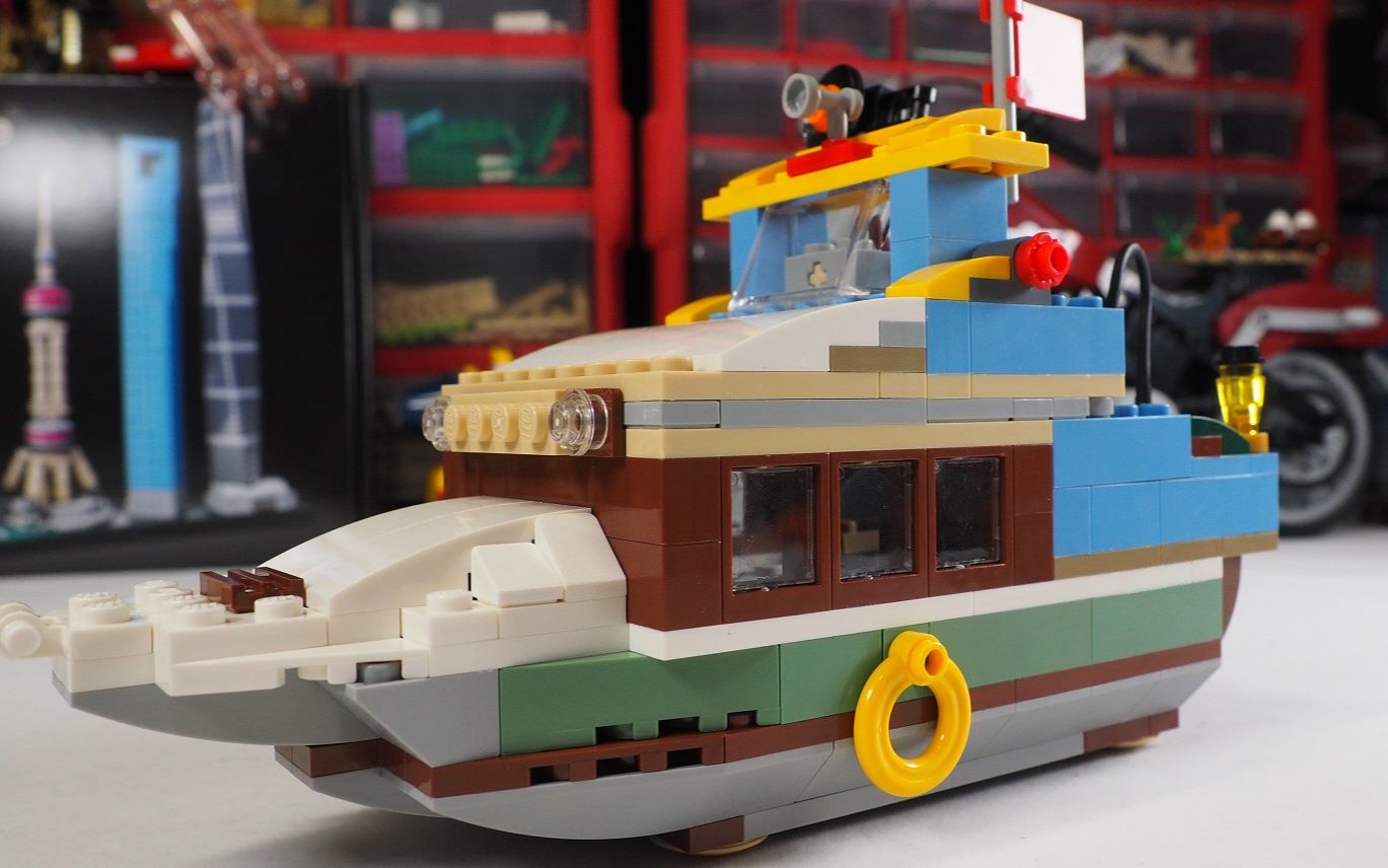 用乐高积木搭建一艘漂亮的游艇,一派其乐融融的场景,一起试试吧