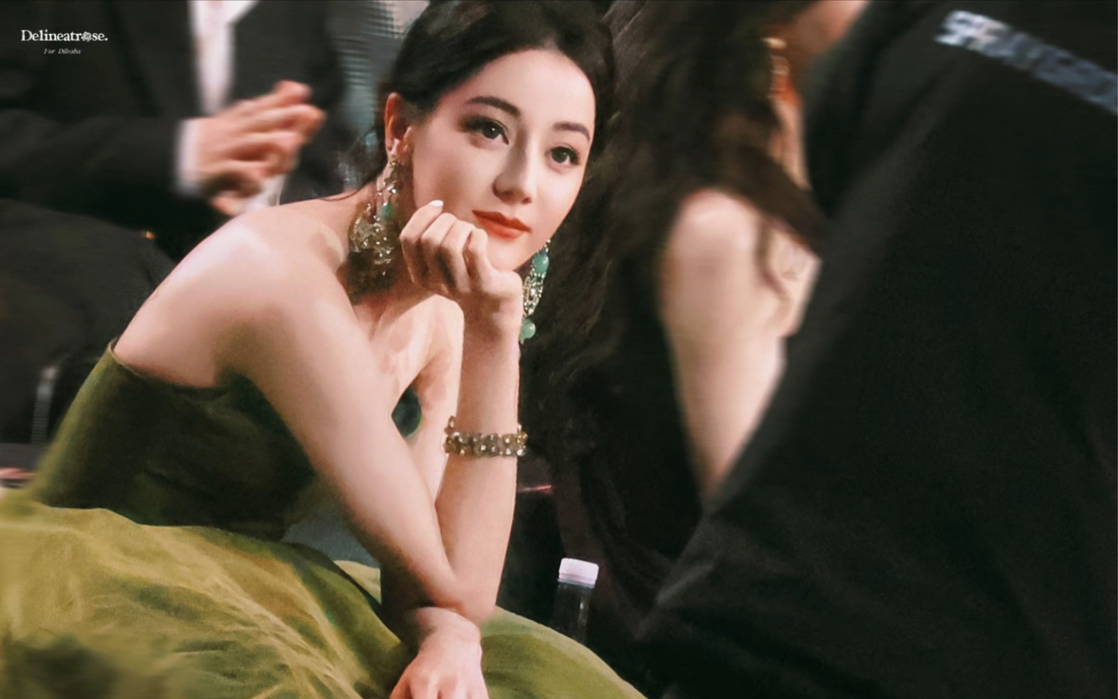 微博之夜热巴这套衣服好好看呐