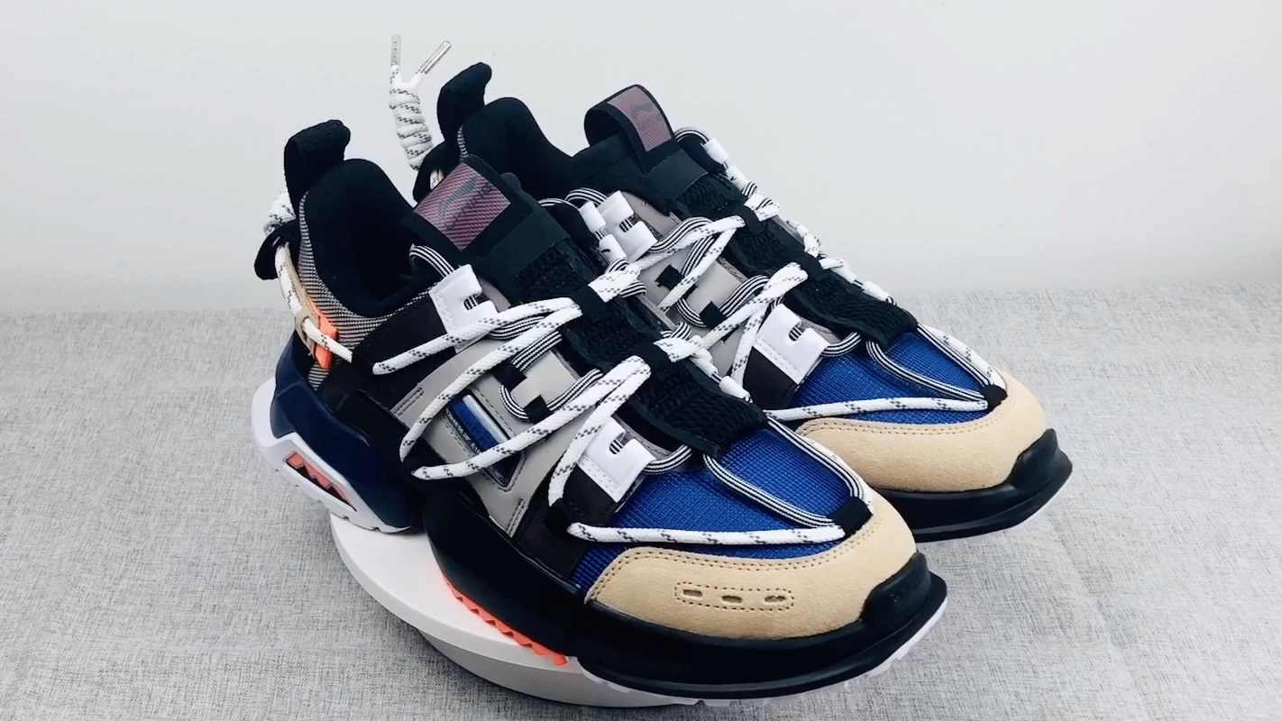 一日一鞋(十二) lining李宁 盘古 休闲老爹鞋 2019纽约时装周_哔哩