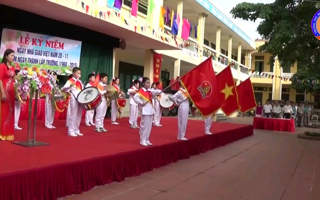 [图]【旗帜文化】越南河内市山西金山小学（Trường Tiểu Học Kim Sơn, Sơn Tây, Hà Nội）庆祝教师节活动 展旗仪式 20151119