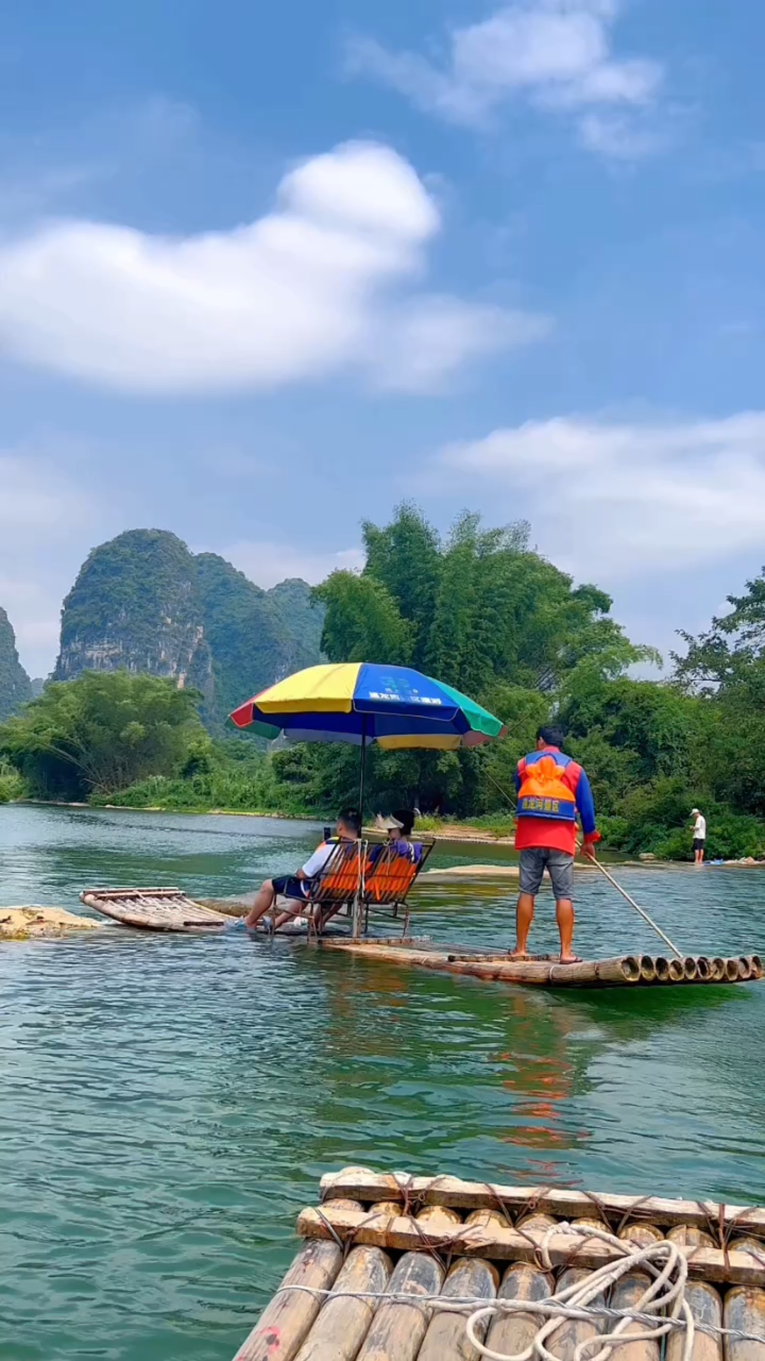 小小竹排江中游