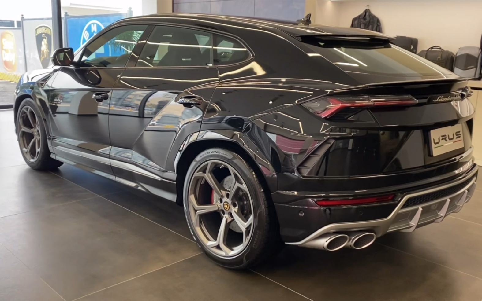实拍兰博基尼urus,外观很霸气