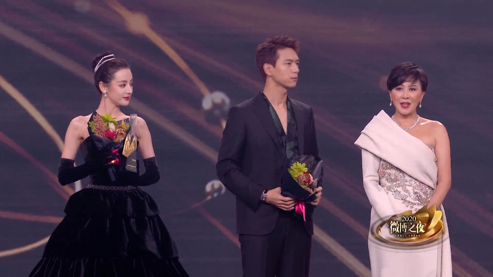 微博之夜迪丽热巴李现重跳春晚舞蹈_哔哩哔哩_bilibili