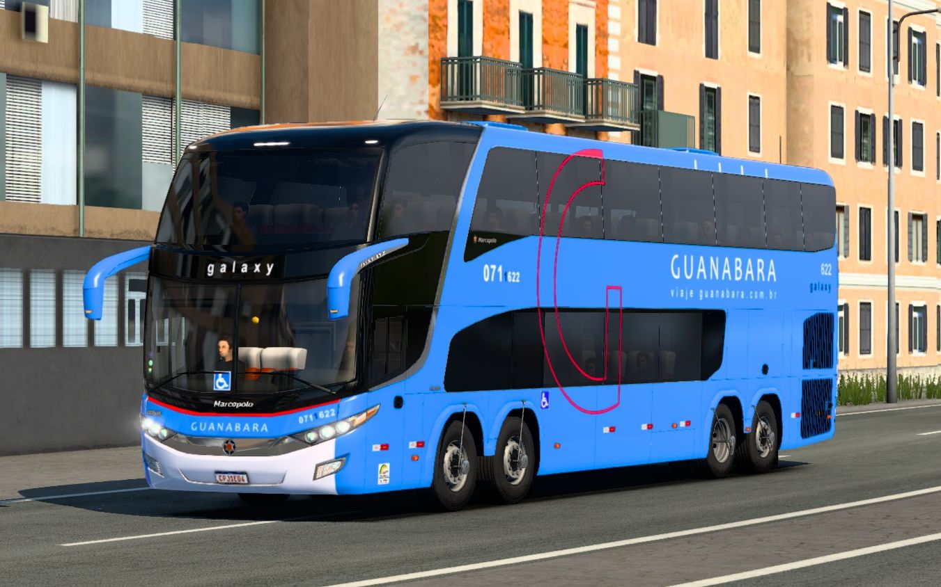 欧卡2驾驶一辆四轴斯堪尼亚底盘巴士