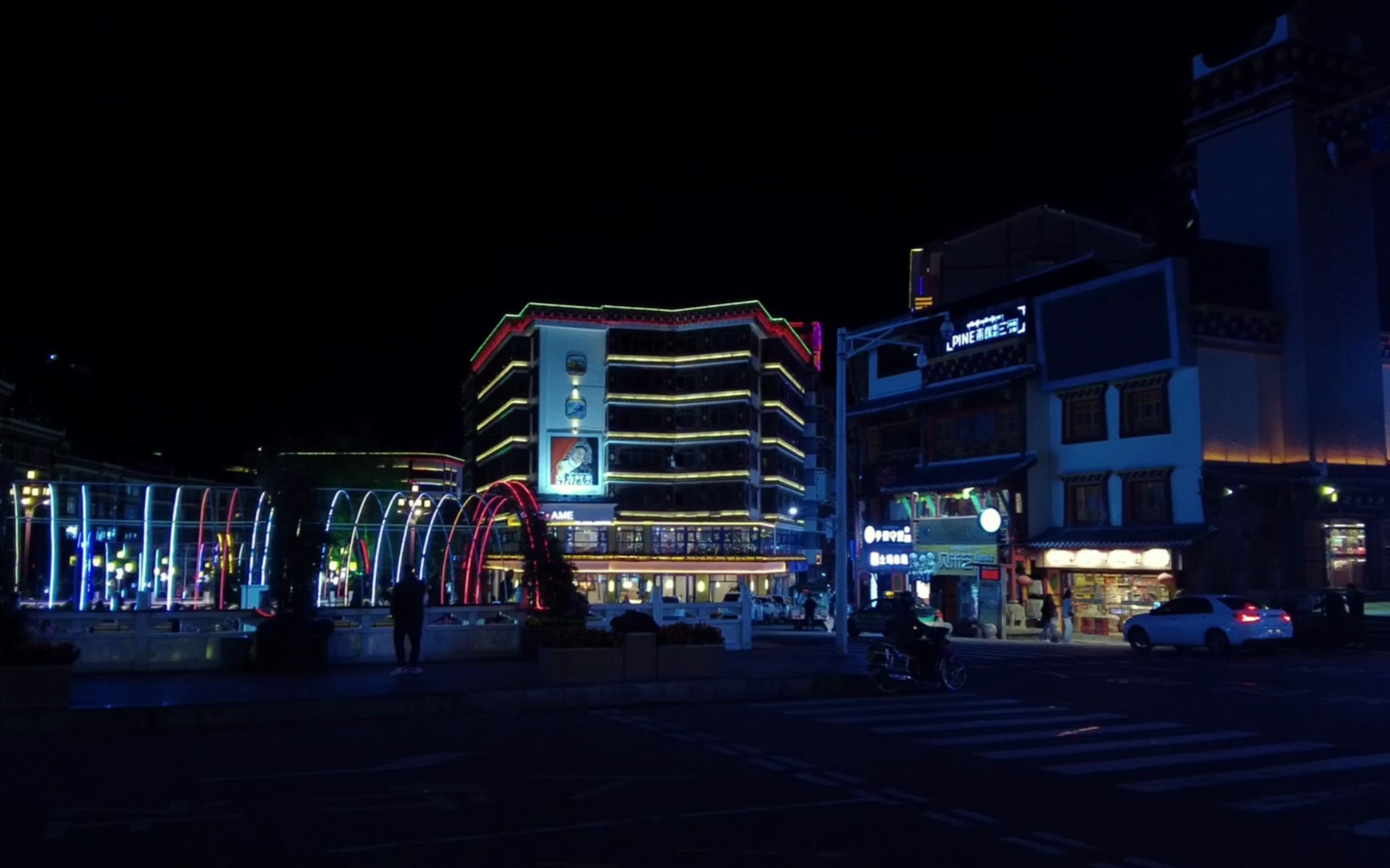 感受康定将军桥夜景,感受318畔溜溜小城的别样风情