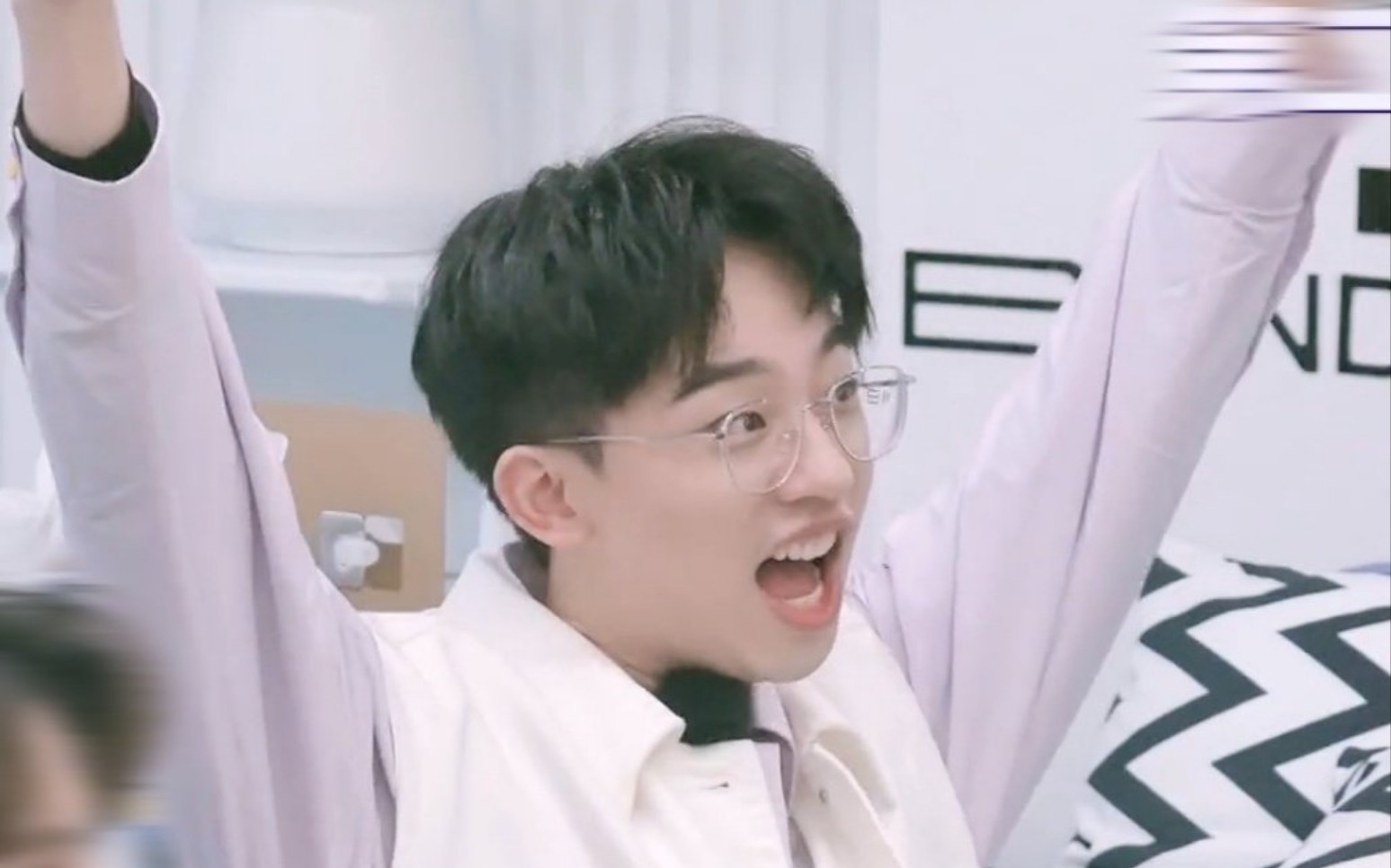 【何运晨】点击即看小肥啾吃饭