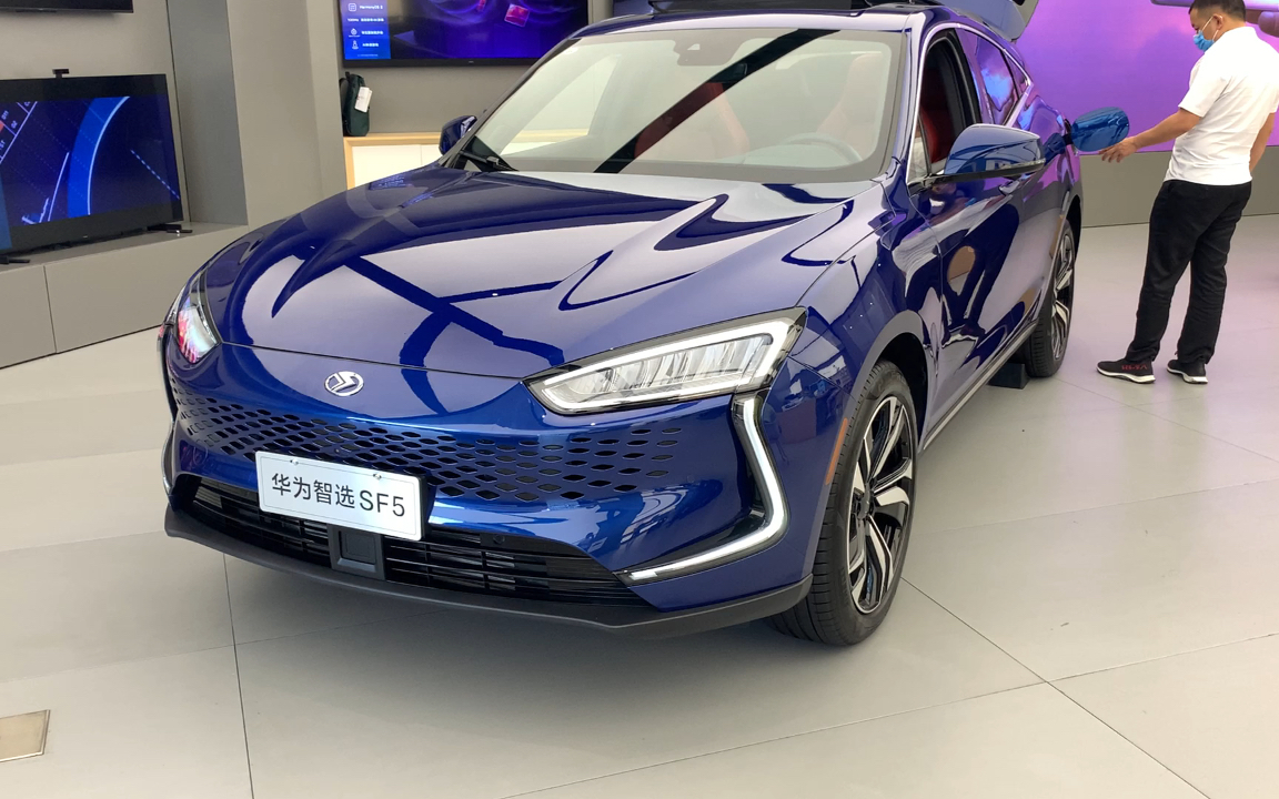 第一次在华为手机店看见华为智选sf5,大概体验了一下,开门座椅会自动