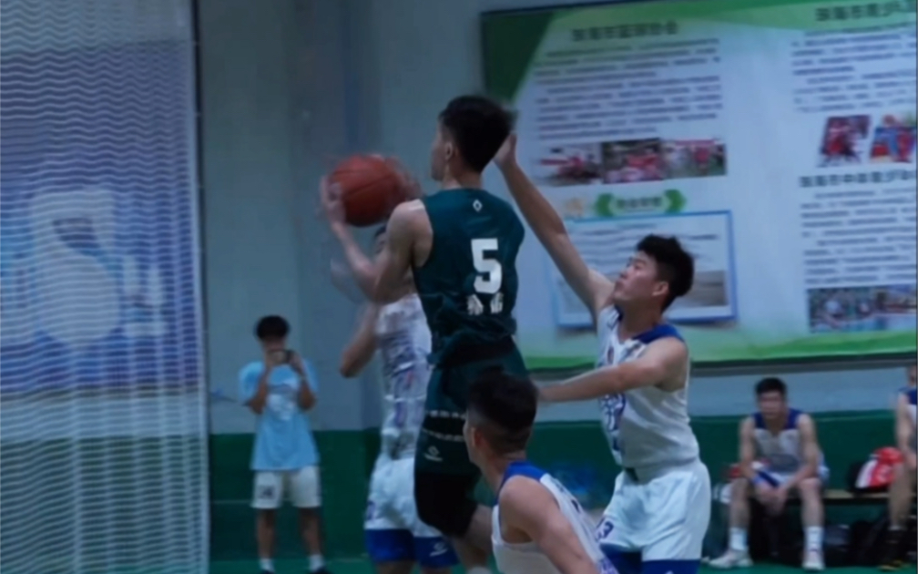 报告裁判！他在空中走步了！！！