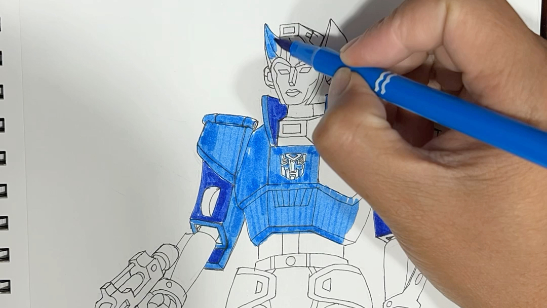 今天画一个女汽车人克劳莉娅