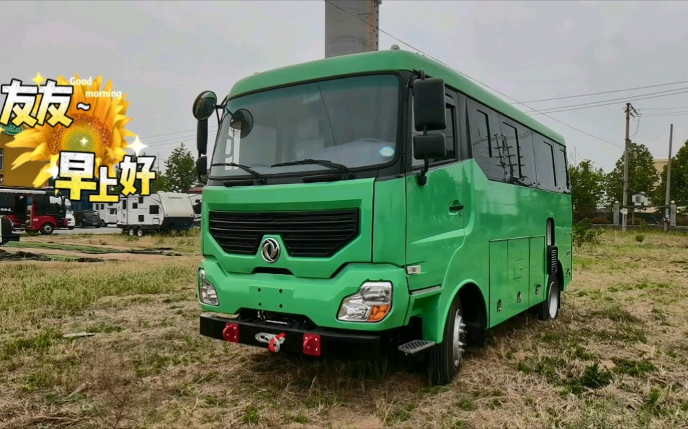 东风挑战者客车版四驱房车空间感超好的纵床布局