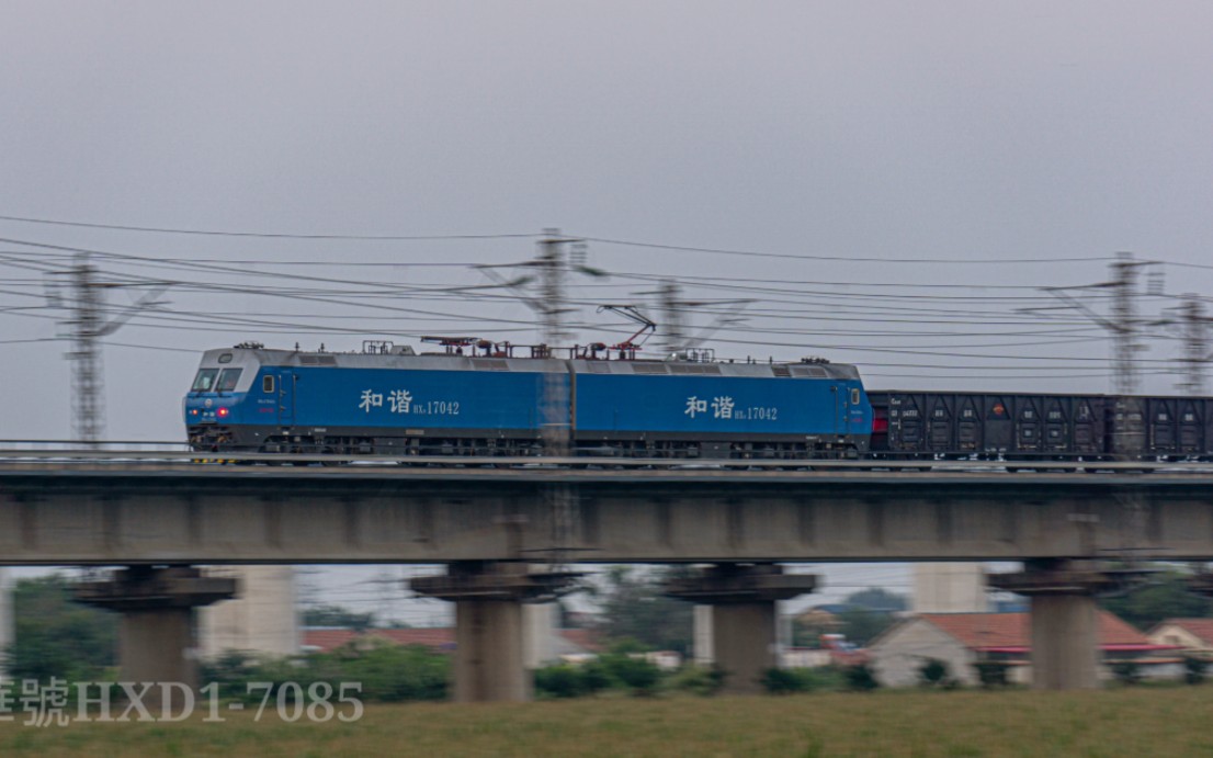 【天佑京铁的首台蓝精灵】京局丰段蓝精灵7042牵引出港C70A通过南运河特大桥哔哩哔哩bilibili