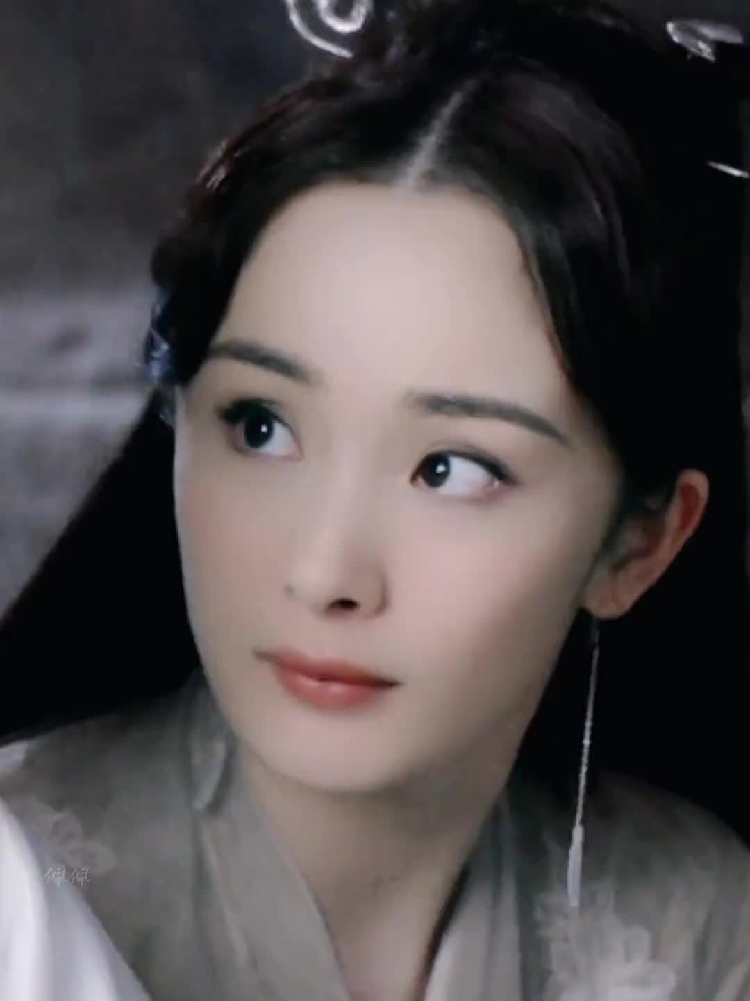 杨幂小桃花开播六周年的日子当然要回顾啦!娇嗔妩媚可爱的白浅姑姑!