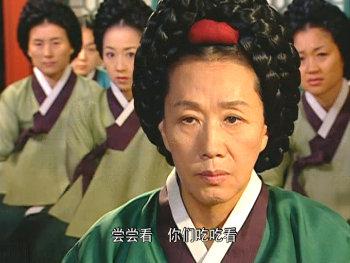 大长今精彩片段 糟糕了 长今做的御膳除了问题 提调尚宫大怒 认为郑