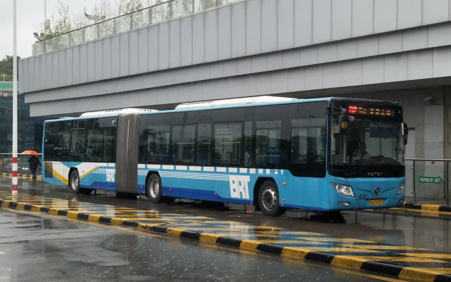 贵阳公交集团两种最长18米链接公交