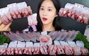 Video herunterladen: [ONHWA] 我最喜欢的鲻鱼生鱼片 咀嚼音!🐟💕 生鱼片 鲻