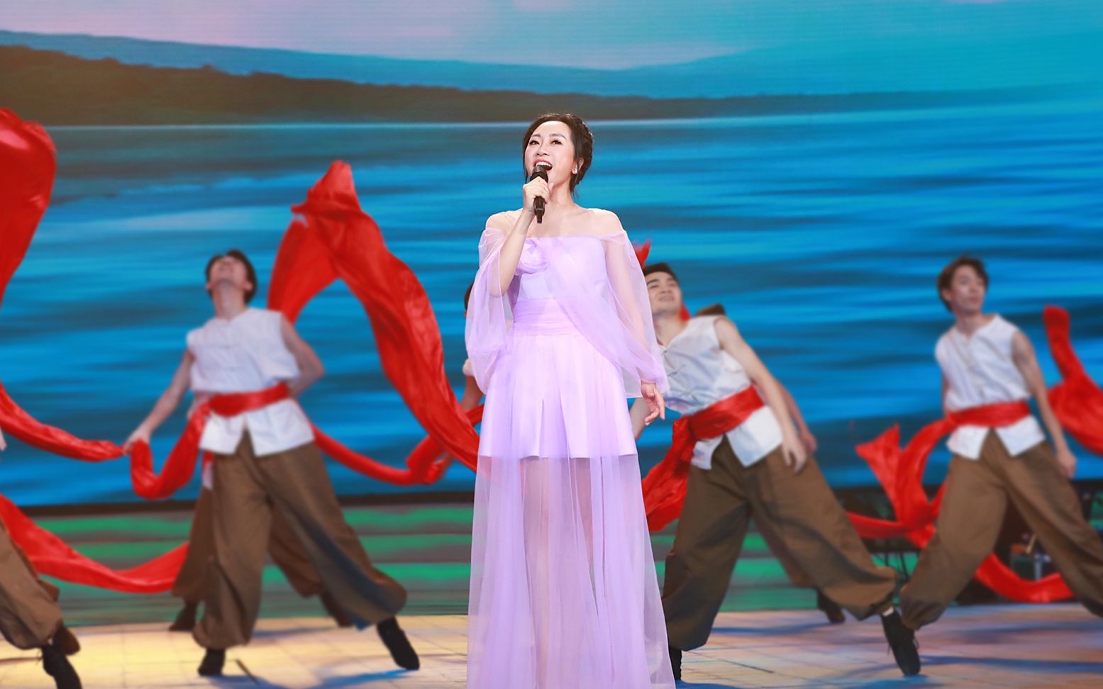 女高音歌唱家金婷婷,激情唱响高难度《浏水号子》_哔哩哔哩 (゜-゜)つ