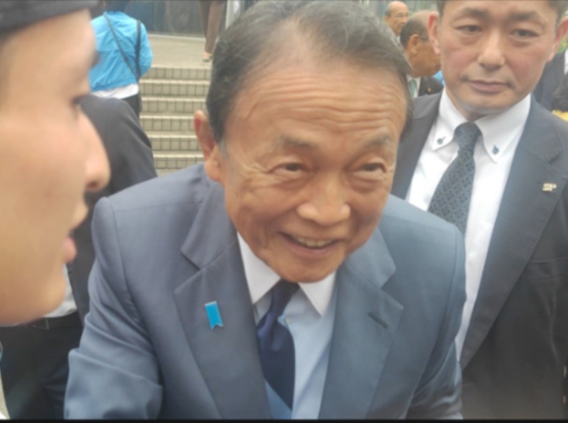 麻生太郎来拉选票