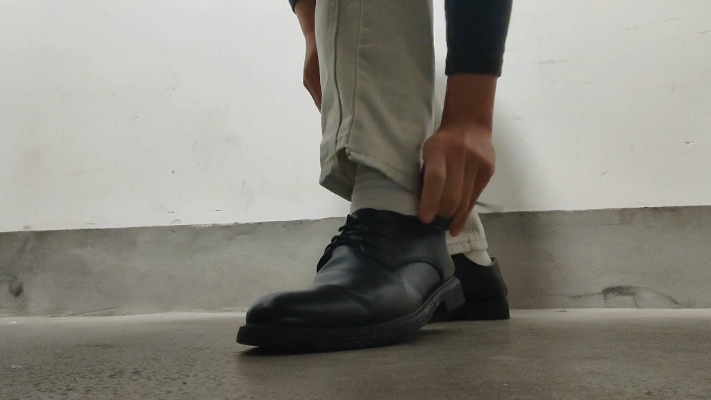 皮鞋白袜挺戳我