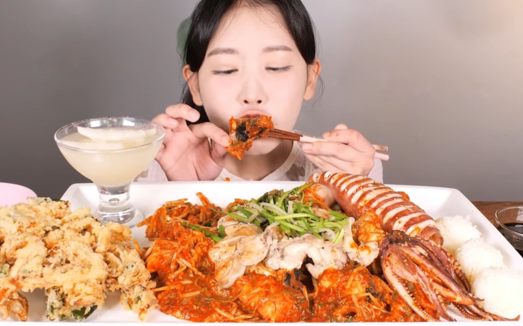 [wooang]韩国吃播 香辣清蒸安康鱼!搭配海鲜