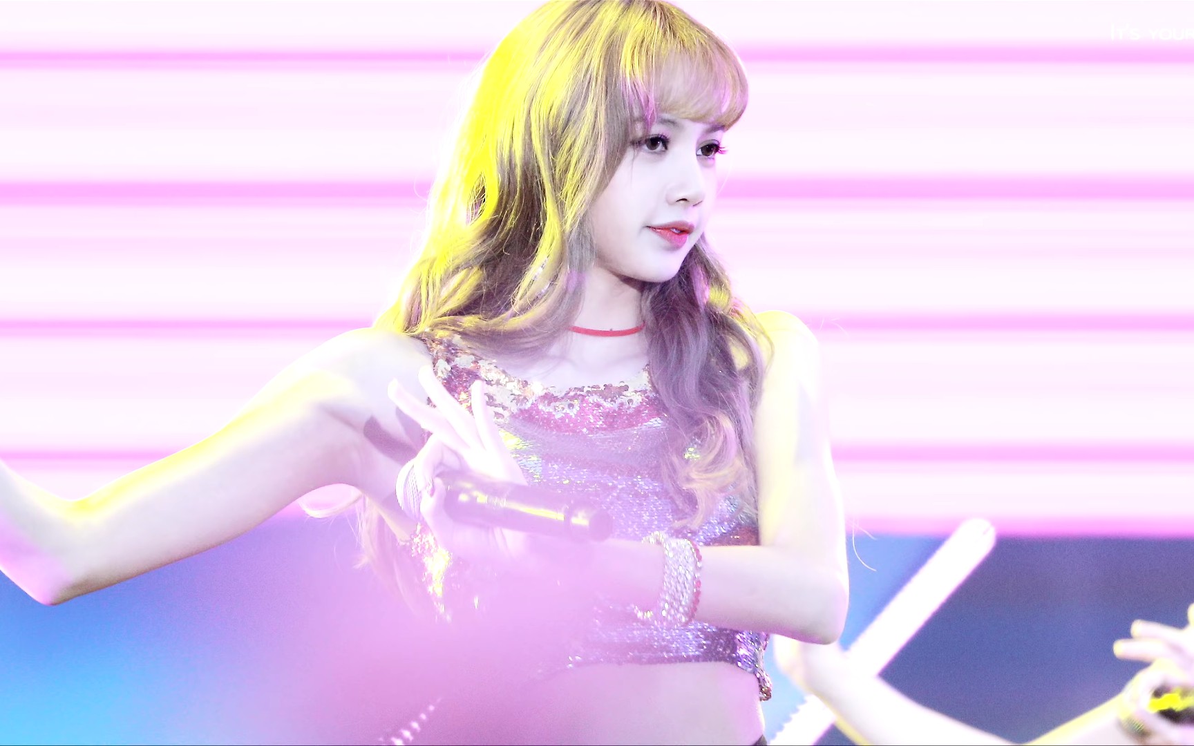 【blackpink lisa】别人家站子镜头下的lisa,看看这场漂亮的人鱼莎.