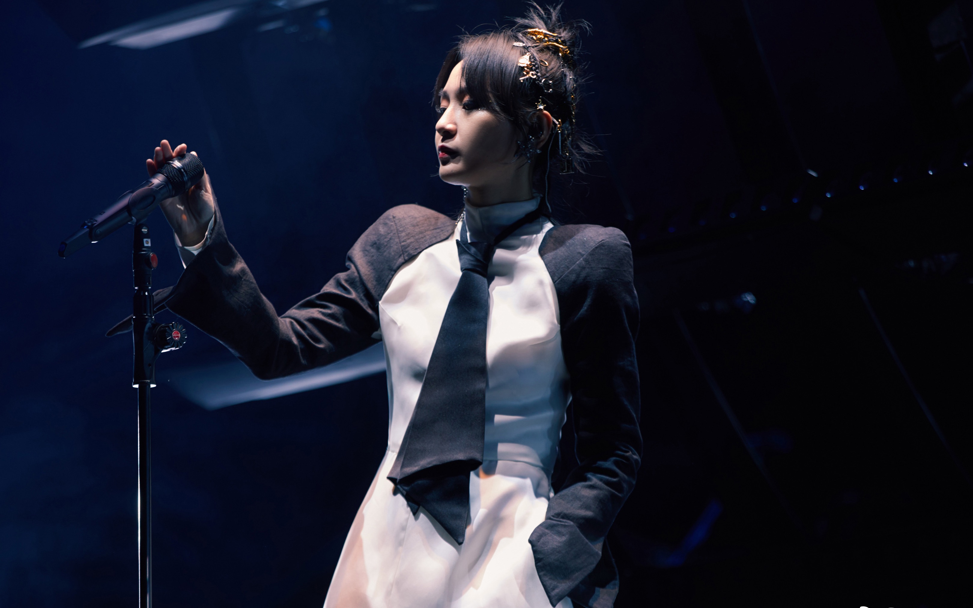 周笔畅lunar演唱会长沙站--《别忘了》《用尽我的一切奔向你》