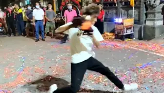 就问你痛不痛就完了！庙会帅气净炉手