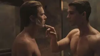 【高能】帅气男主人和机器男佣在浴室里嘿嘿嘿！