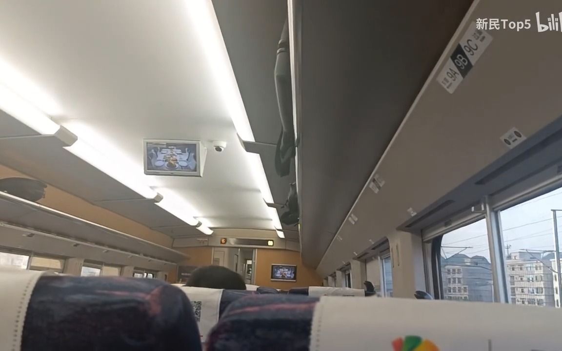 NO.2 过过:CRH2A统型4084高铁D3859次动车【广州南→昆明南】方向,果然进入百色区域平果市就下车一大半人了,因为手机电量不足只能拍到田东北...