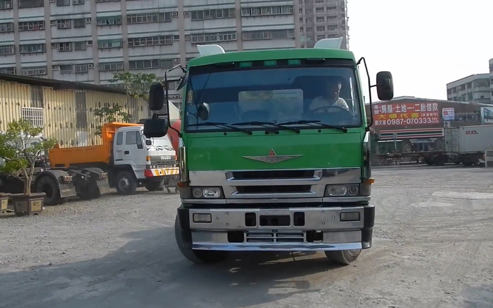 【塩大汽車】1984年 三菱fuso fp 35吨级牽引车