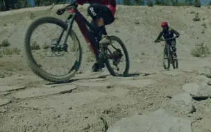 Download Video: 【PINKBIKE搬运】修路：Bosch eMTB Flow Trail