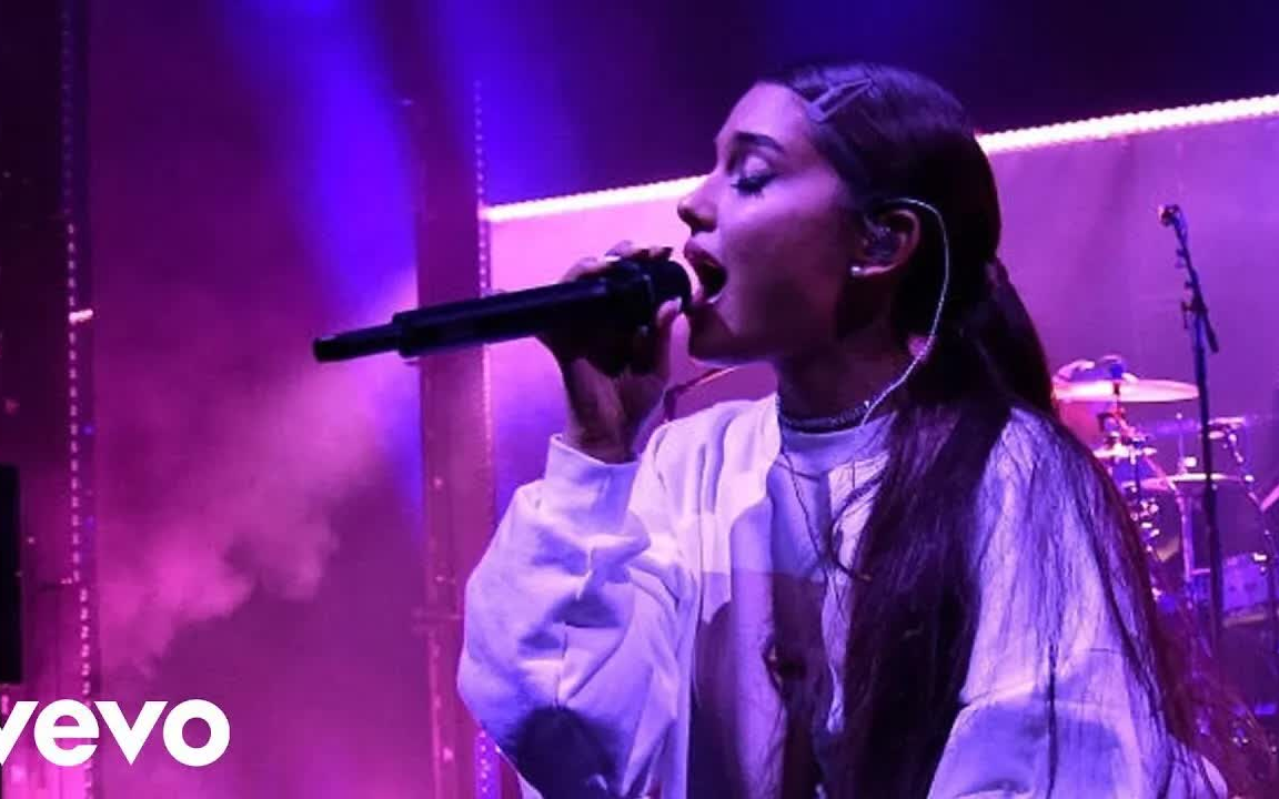 [图]音乐会现场：Ariana Grande - Sweetener (Live at Sweetener Sessions)