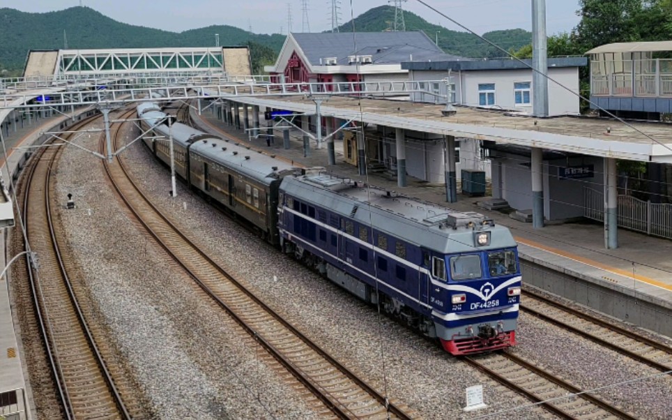 k1190次通过雁栖湖站