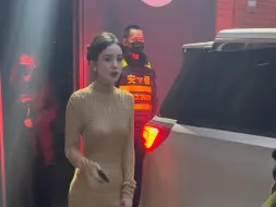 Download Video: 原来这就是老天喂饭吃的女明星的现场嘛！好长一条美女好完美的外在条件阿！！！！