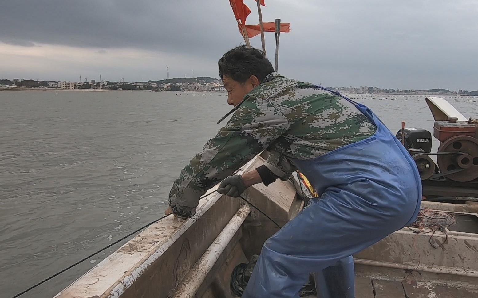 阿阳出海抓到靓货海鲜,顾客立马打电话抢购,回家后加餐吃顿好的哔哩哔哩bilibili