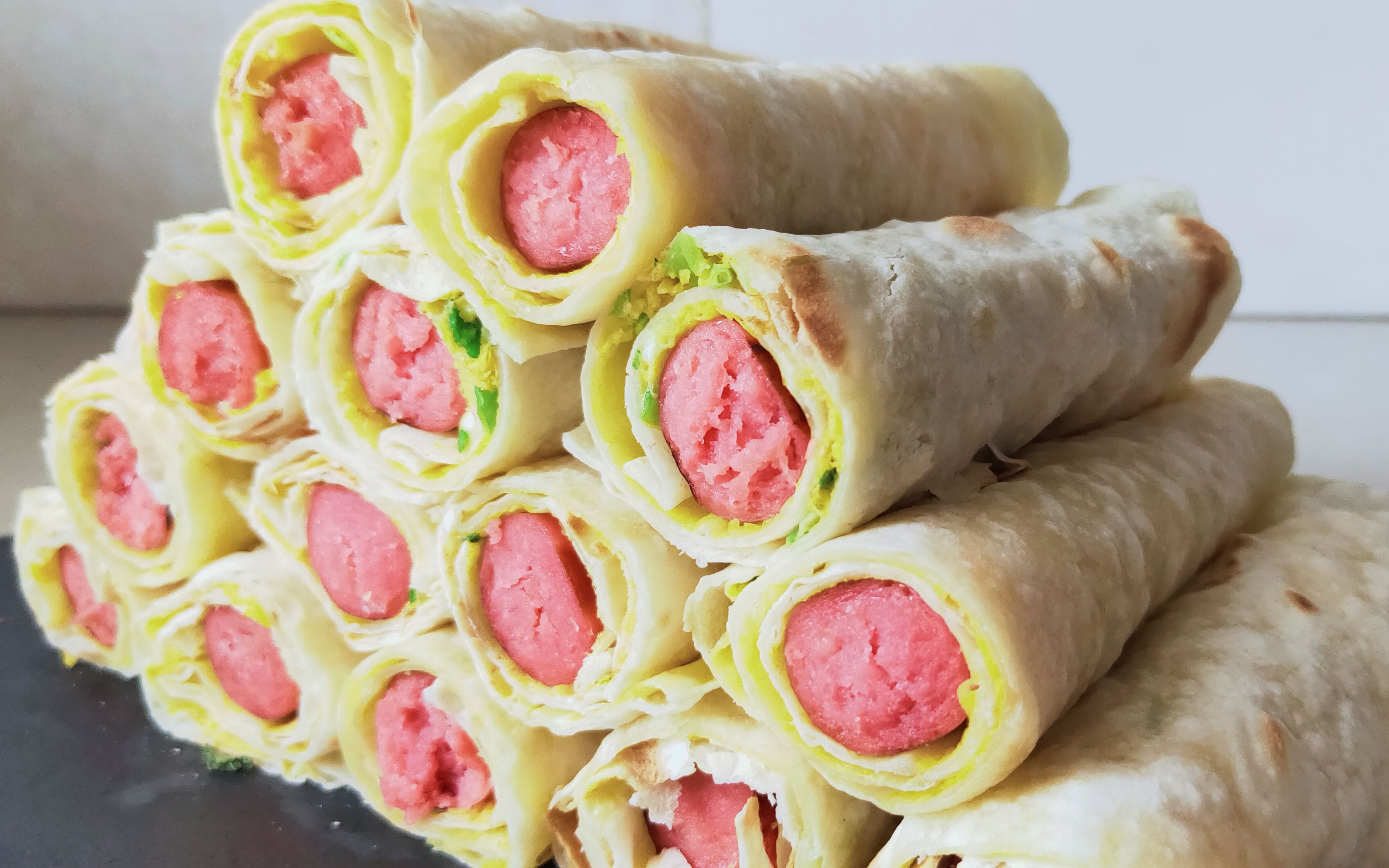 热狗鸡蛋烙饼 ,这样做美味好吃,凉了也不会硬,低油低脂的早餐饼