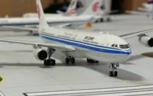 Download Video: 开箱 中国国际航空A340客机模型 B-2389