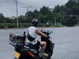 Video herunterladen: 看似花了一万买了一辆不能遮风避雨的摩托车，实际体验感赢麻了#铃木uy125 #爱机车爱生活 #摩托车