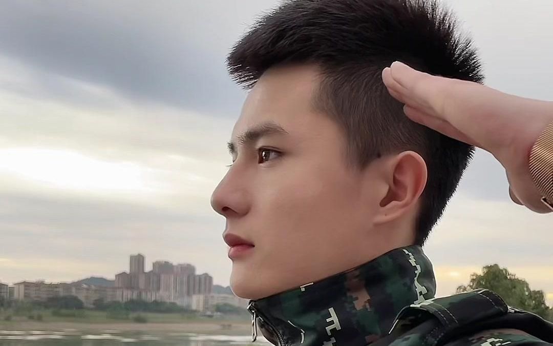 教官"敬礼变装"~#网红帅哥