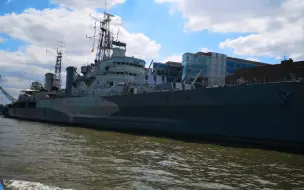 Video herunterladen: 军备竞赛（迫真）HMS Belfast 皇家海军贝尔法斯特号广播《送别》（大嘘）