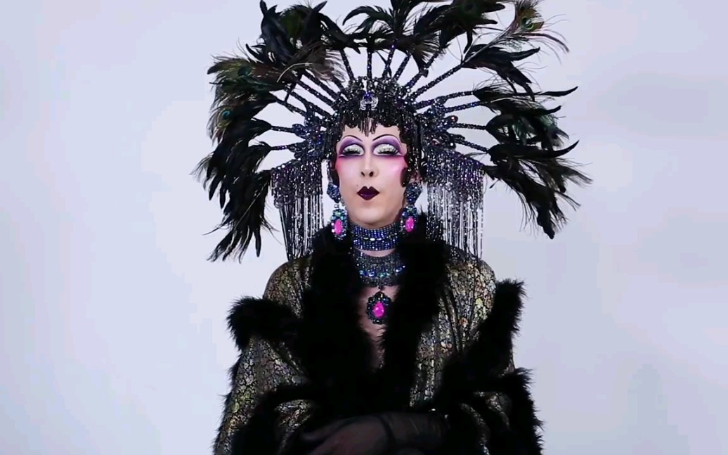【violet chachki】这个变装可谓是妖娆至极了,极为佩服violet,每次