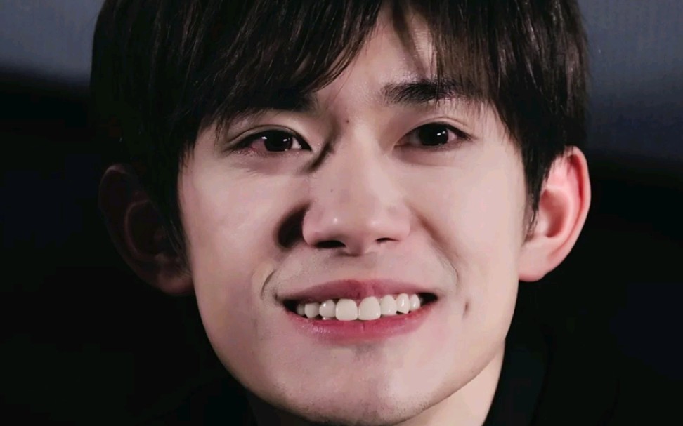 易烊千玺一直这样开心下去