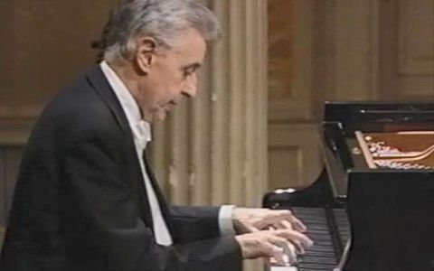 [图]Walter Klien plays Beethoven moonlight sonata