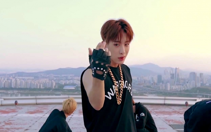 [图]【MONSTA X】Special Clip HERO Rooftop 特别视频