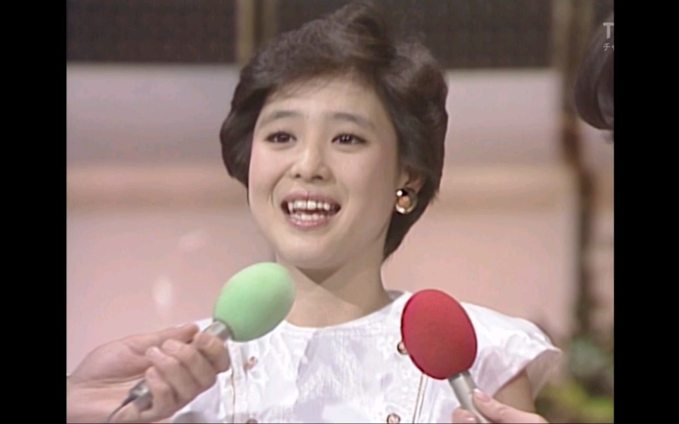 这造型弄得老淋淋好丑啊婊气十足渚のバルコニー松田圣子19820506in