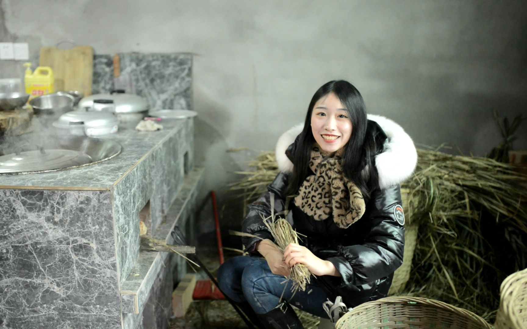 阳小月到大山里的朋友家做饭,灌香肠_哔哩哔哩 (゜