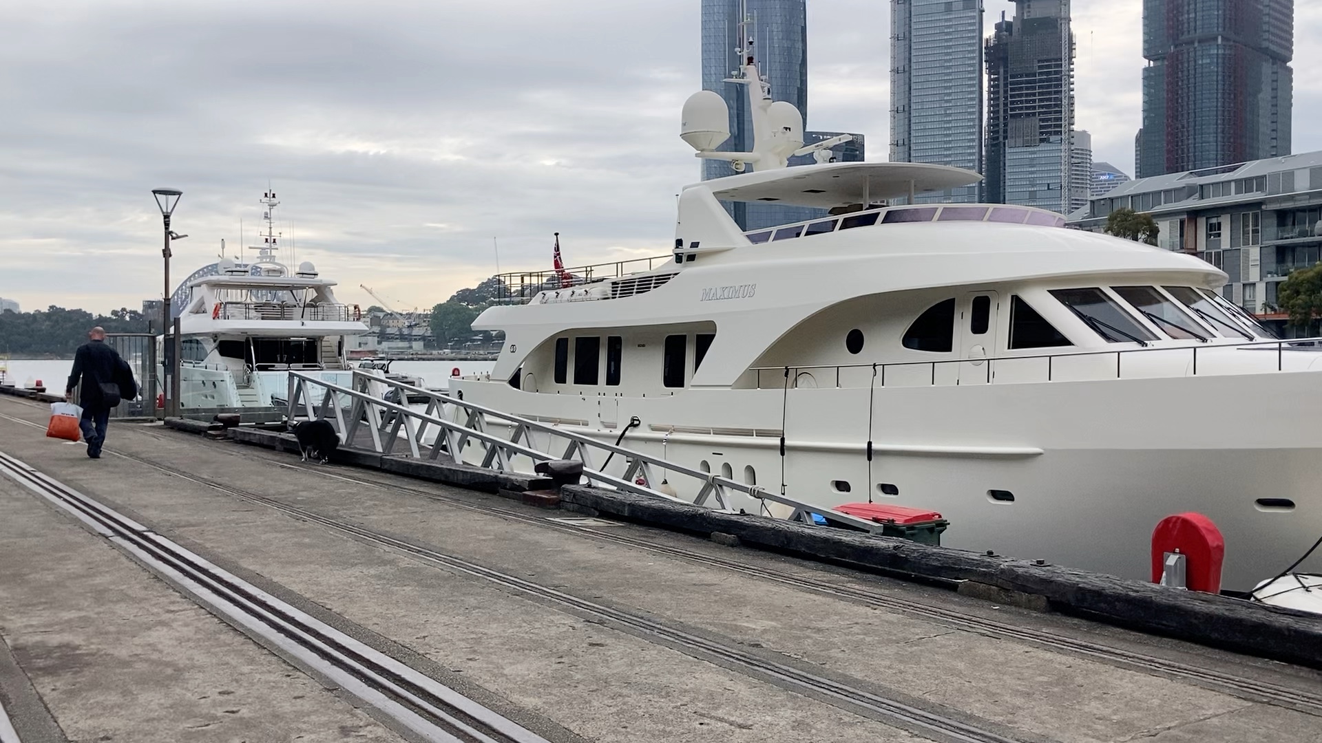 [图]悉尼Jones Bay的軌道港機