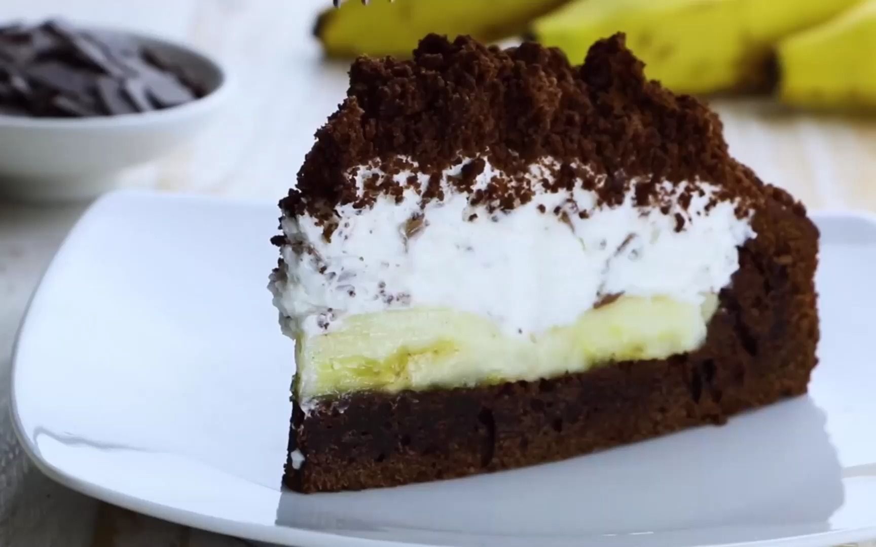 一分钟变身米其林大厨--巧克力香蕉慕斯蛋糕【超级经典的美味】