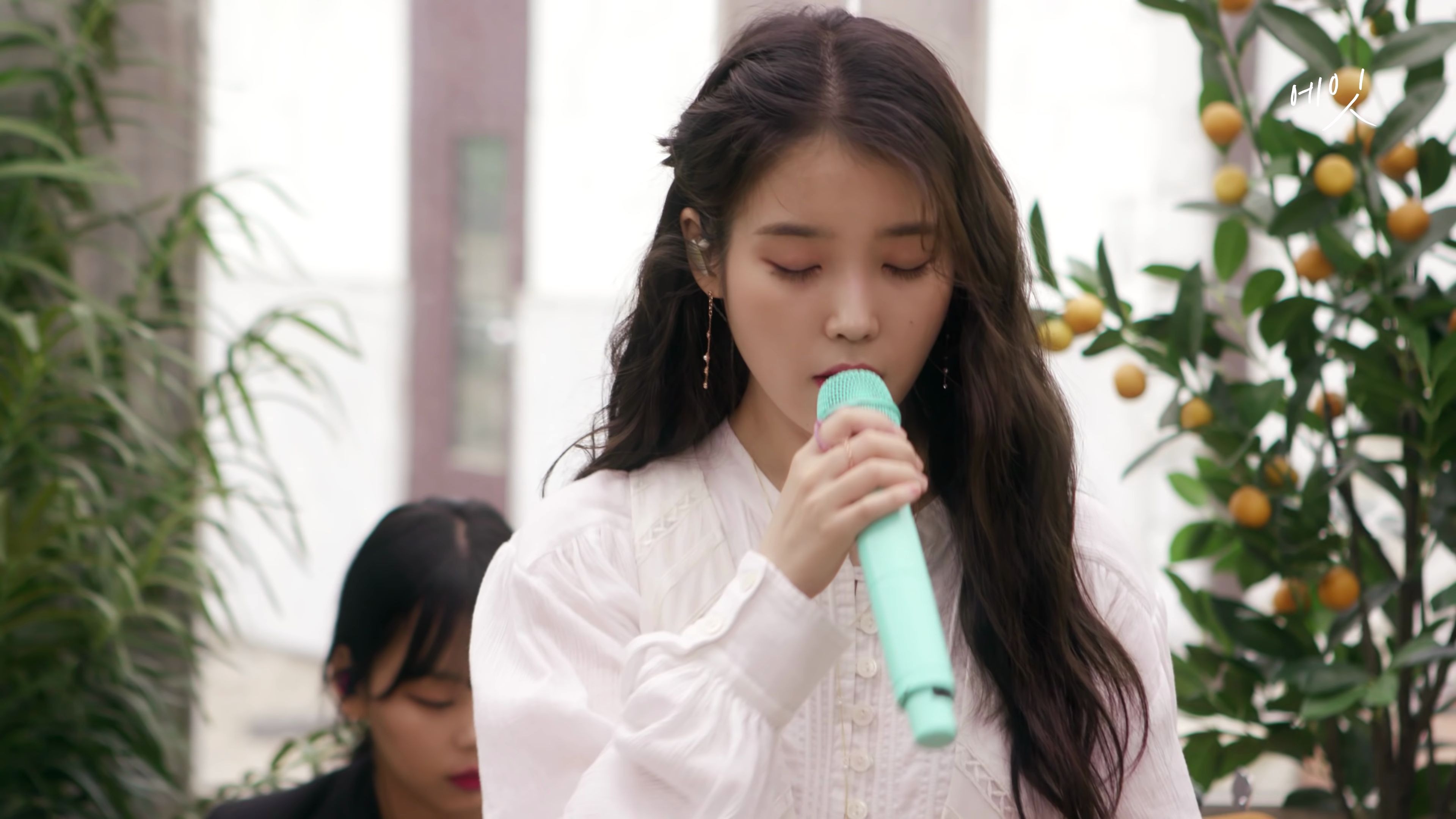 [iu-eight ] (4k)acoustic ver. live clip