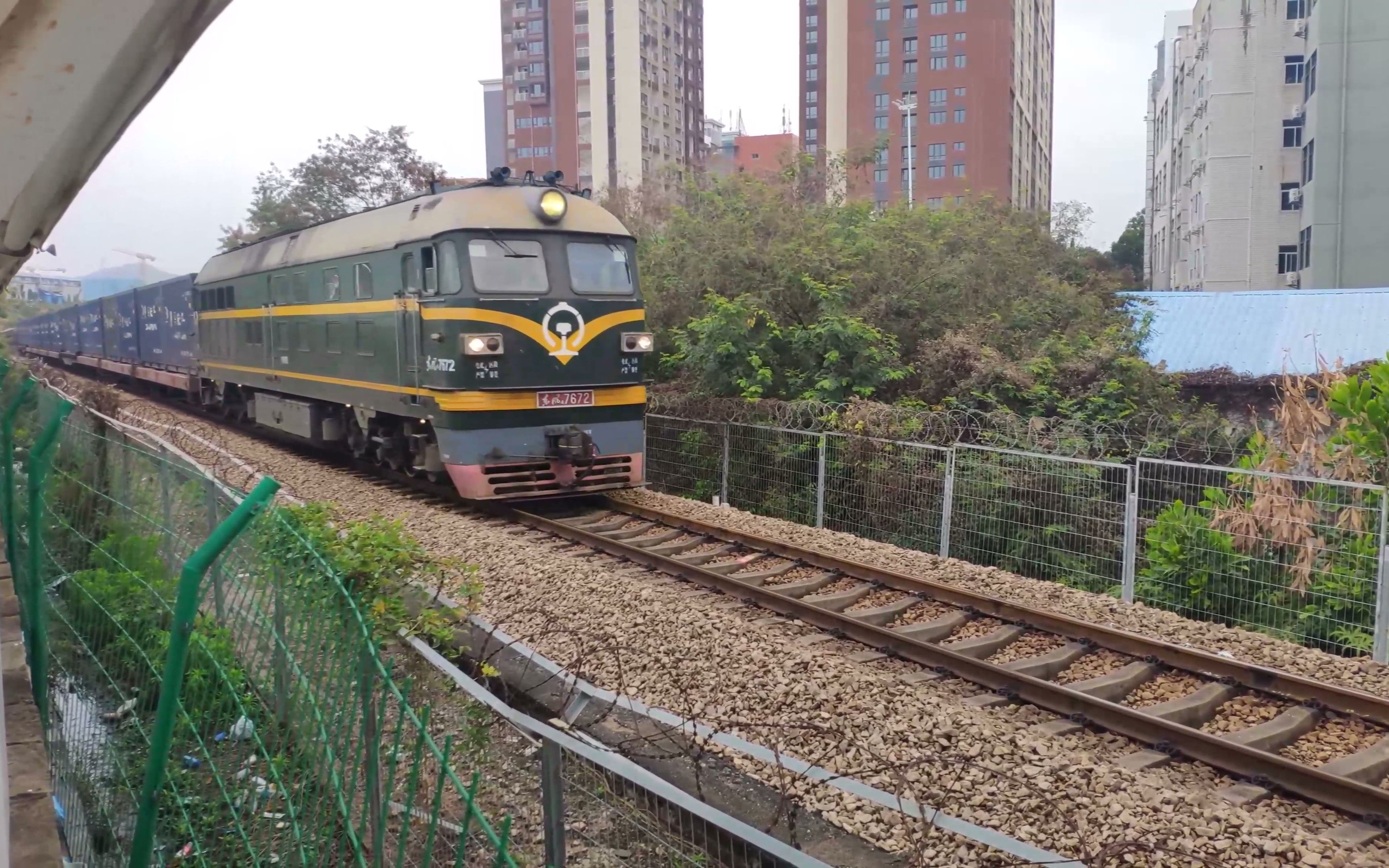 平南铁路平南铁路小运转货列通过吉华路附近