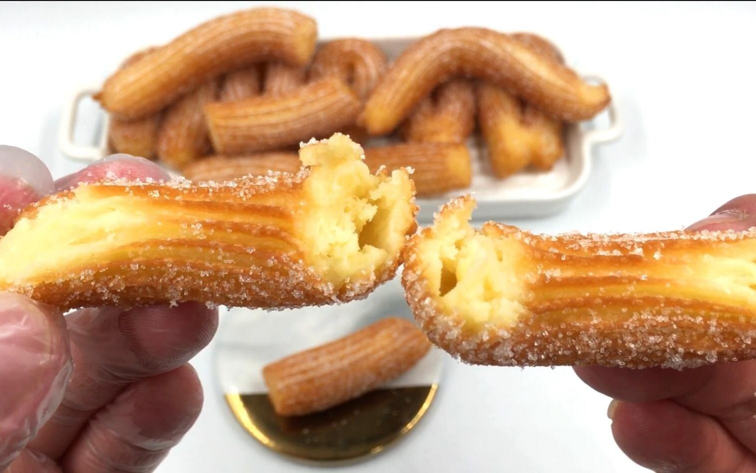 西班牙油条吉事果做法简单一口咬下去外脆里嫩口感轻盈